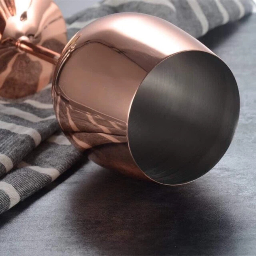 Glänzendes Edelstahl-Weinglas