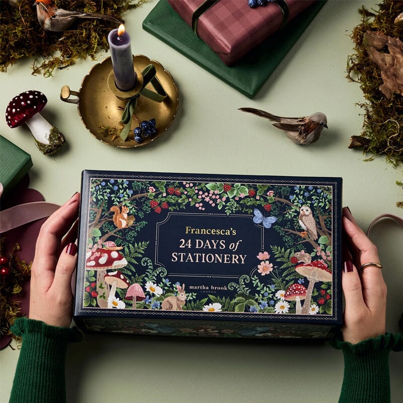 24 Tage Qualitativ Schreibwaren-Adventskalender | Limitierte "Winterwald" Edition | 24 Exklusive Papeterie-Überraschungen | Nachhaltig & Plastikfrei | Inkl. Kalender 2025 & Accessoires
