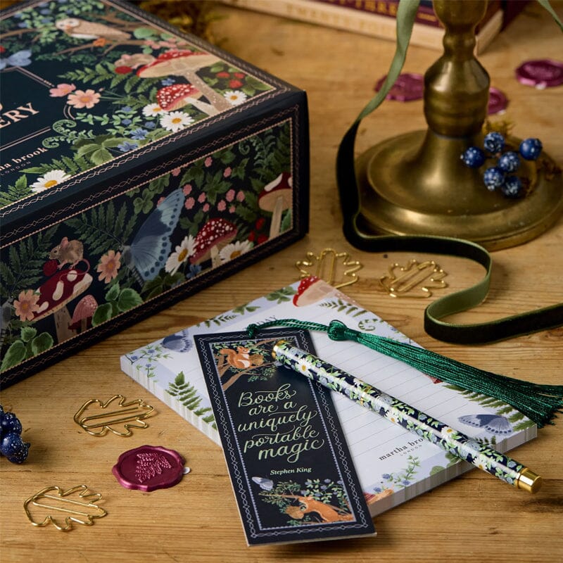 24 Tage Qualitativ Schreibwaren-Adventskalender | Limitierte "Winterwald" Edition | 24 Exklusive Papeterie-Überraschungen | Nachhaltig & Plastikfrei | Inkl. Kalender 2025 & Accessoires