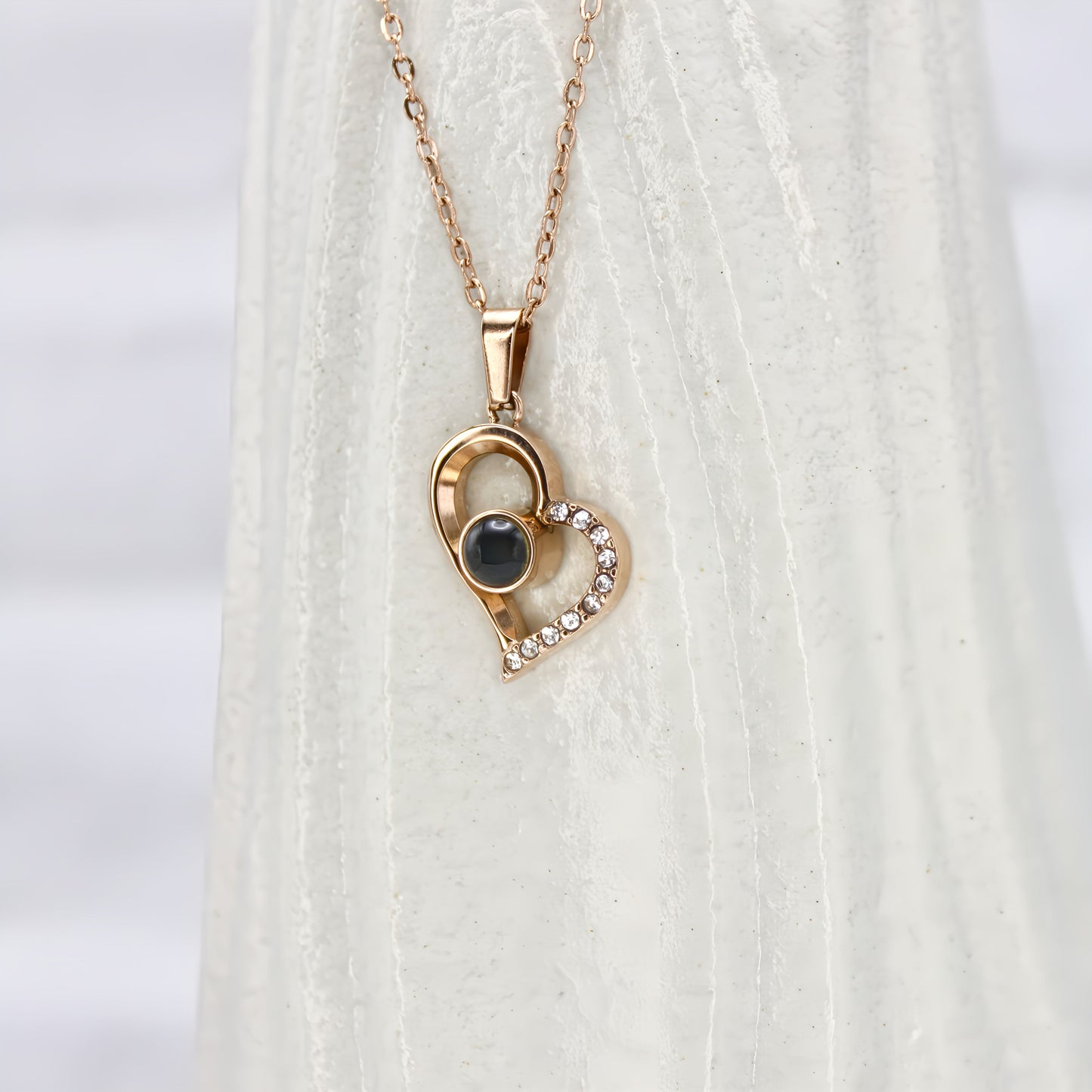 Collier à projection de cœur — conçu pour inspirer votre style de vie.