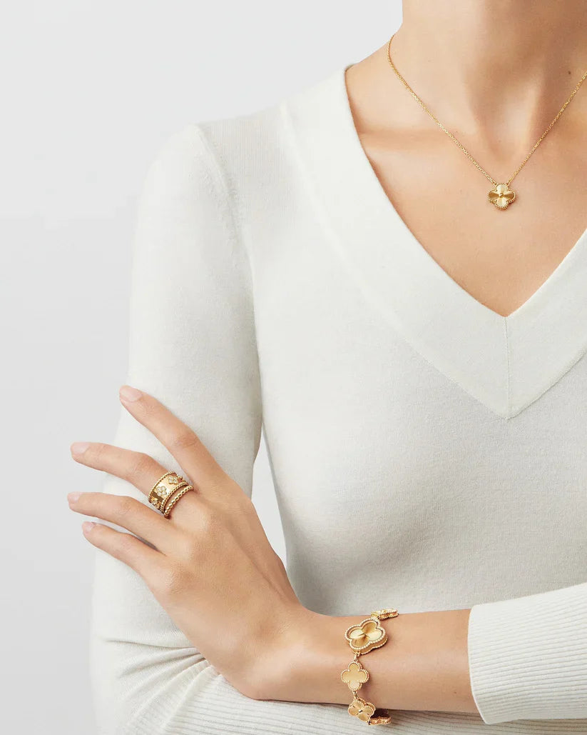 Cathy - Clover Pendant — designed to inspire your lifestyle. Cathy - Clover Pendant — designed to inspire your lifestyle.