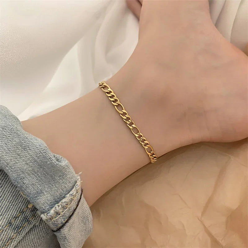 Nell - Gold Loop Anklet — made with care and attention to detail. Nell - Gold Loop Anklet — made with care and attention to detail.