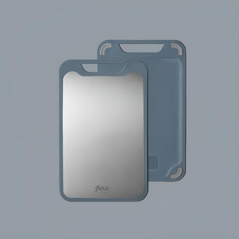 Stylische doppelseitige Schneideplatte aus Edelstahl