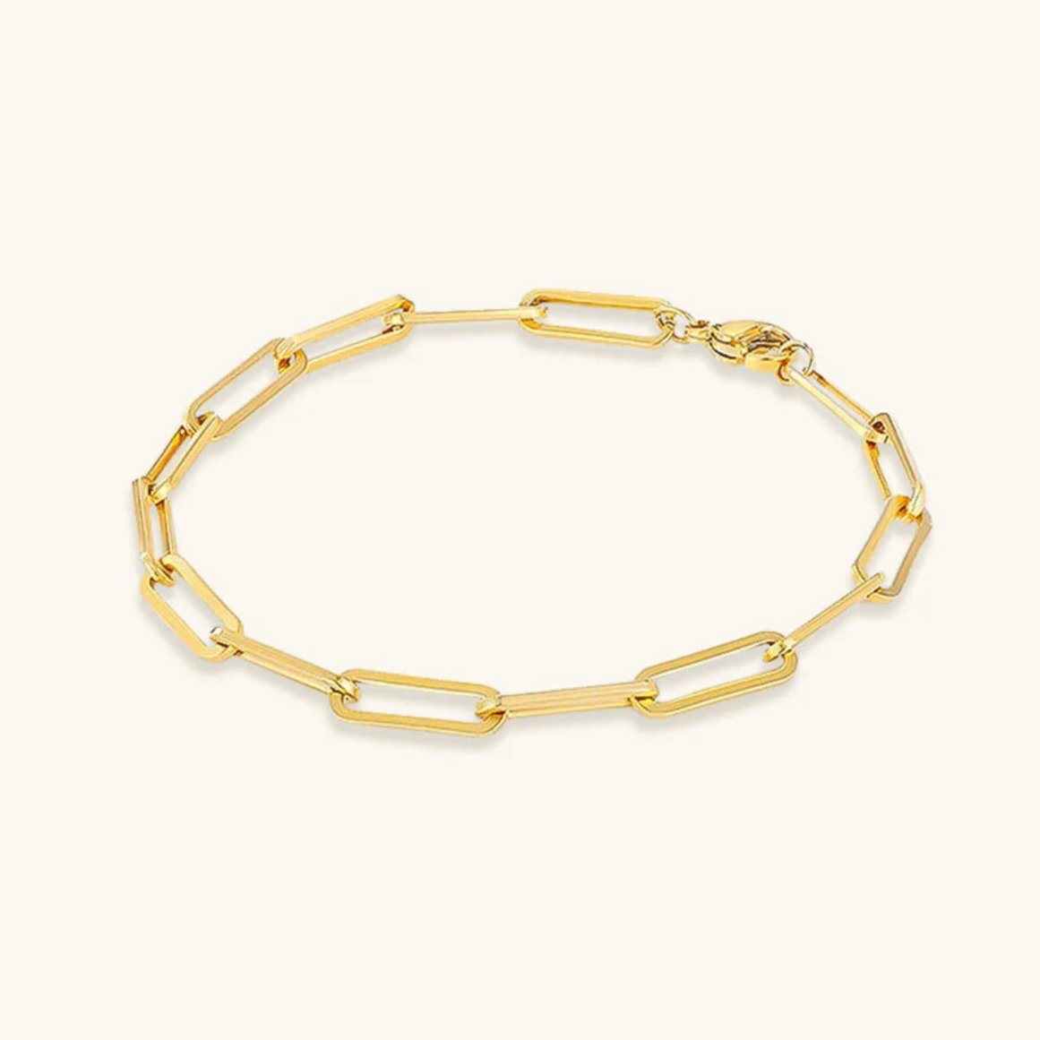 Freya - Elegant Paperclip Bracelet — bringing modern charm to your space. Freya - Elegant Paperclip Bracelet — bringing modern charm to your space.