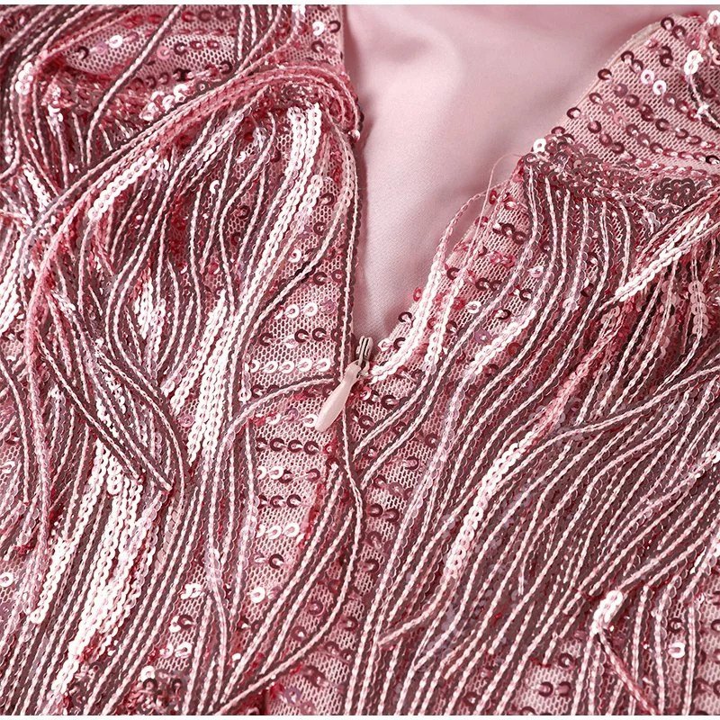 Dames Mini-Kleid mit Trägern et Fransen mit Federbesatz