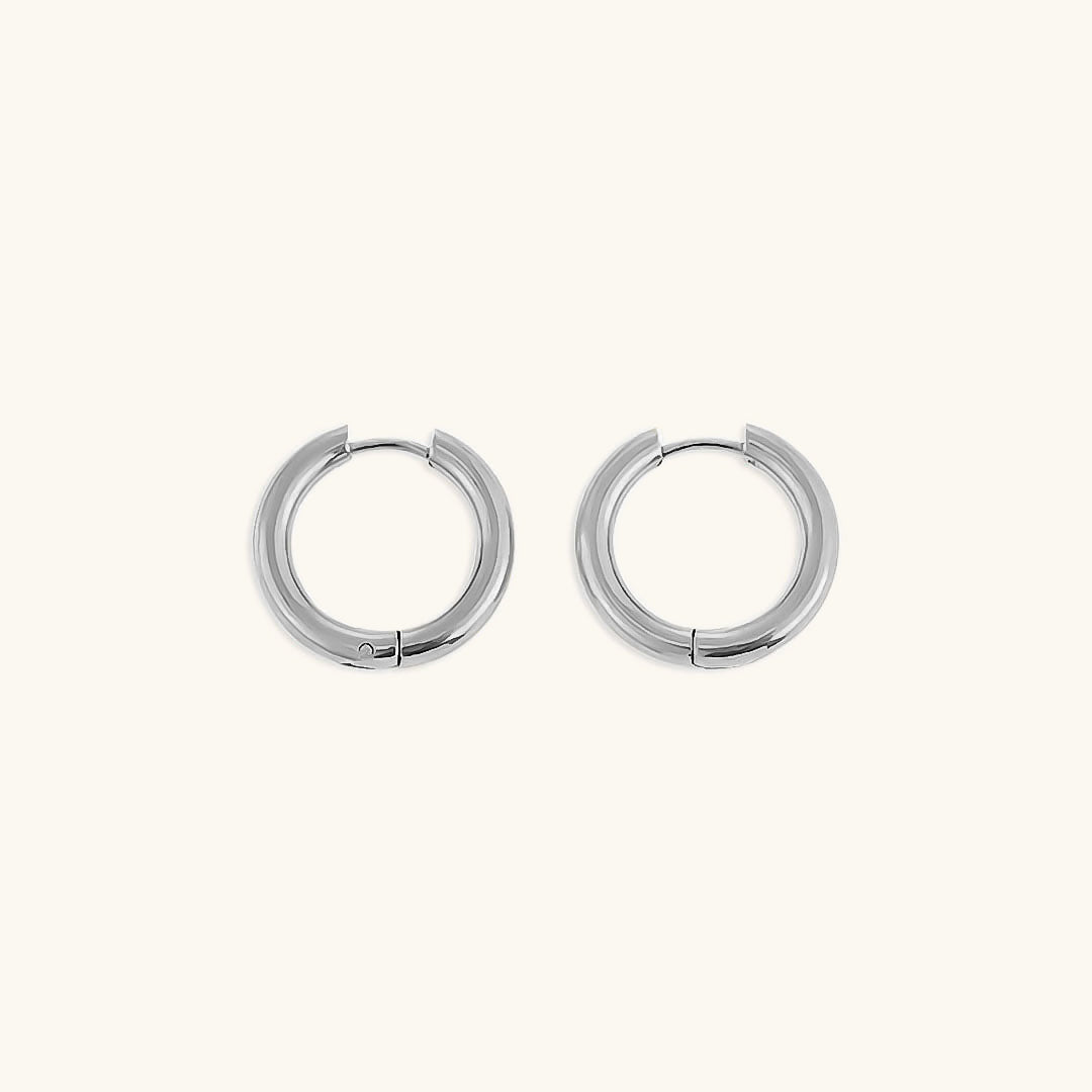 Bea - Classic Round Hoop Earrings — perfect for those who value comfort and design. Bea - Classic Round Hoop Earrings — perfect for those who value comfort and design.