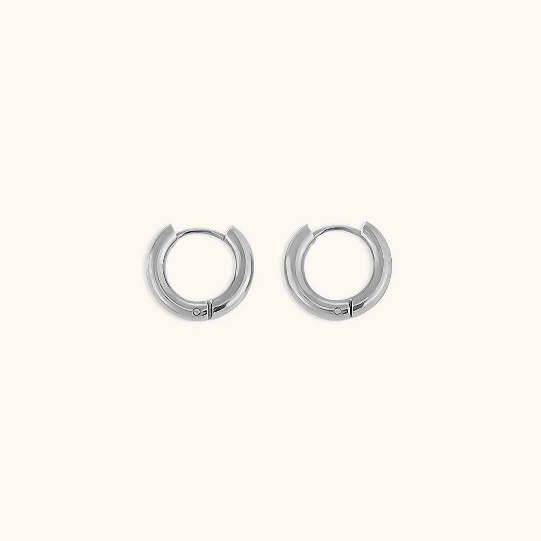 Bea - Classic Round Hoop Earrings — perfect for those who value comfort and design. Bea - Classic Round Hoop Earrings — perfect for those who value comfort and design.
