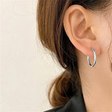 Bea - Classic Round Hoop Earrings — perfect for those who value comfort and design. Bea - Classic Round Hoop Earrings — perfect for those who value comfort and design.