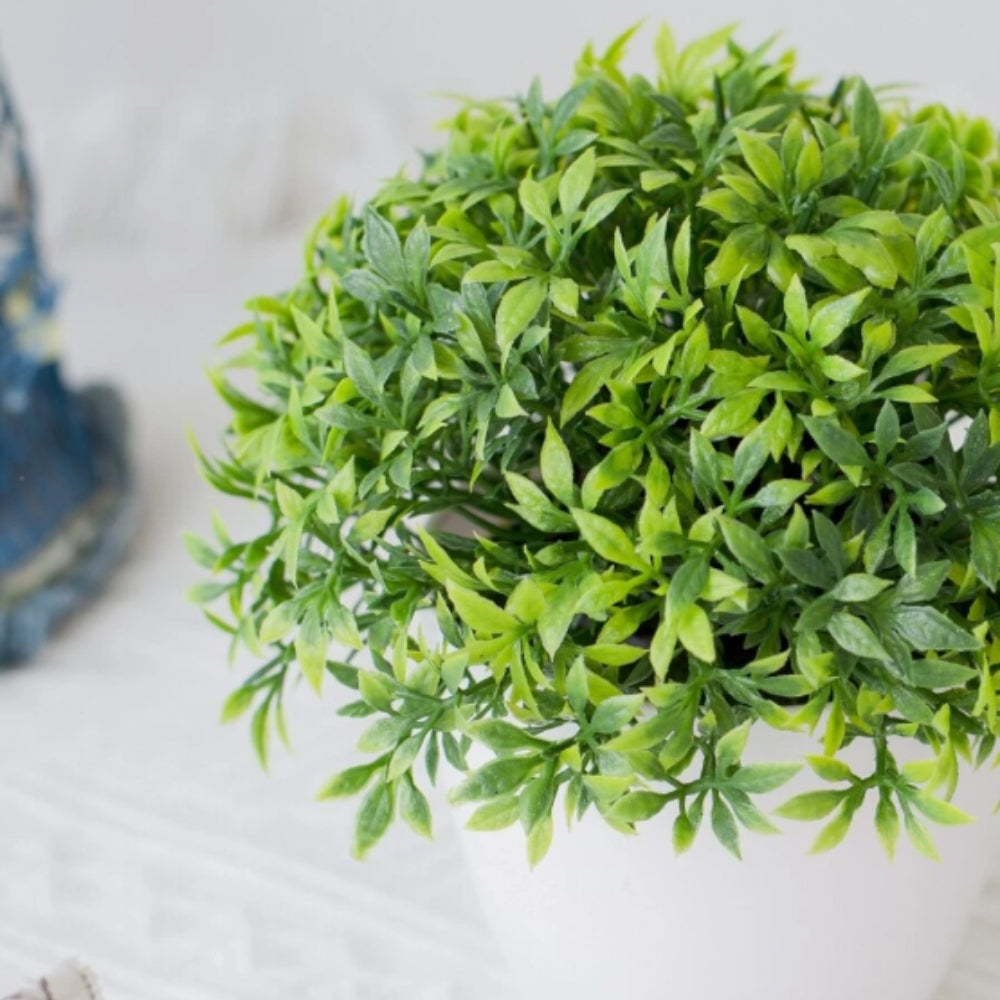 Bonsaï artificiel réaliste en buis dans un pot décoratif