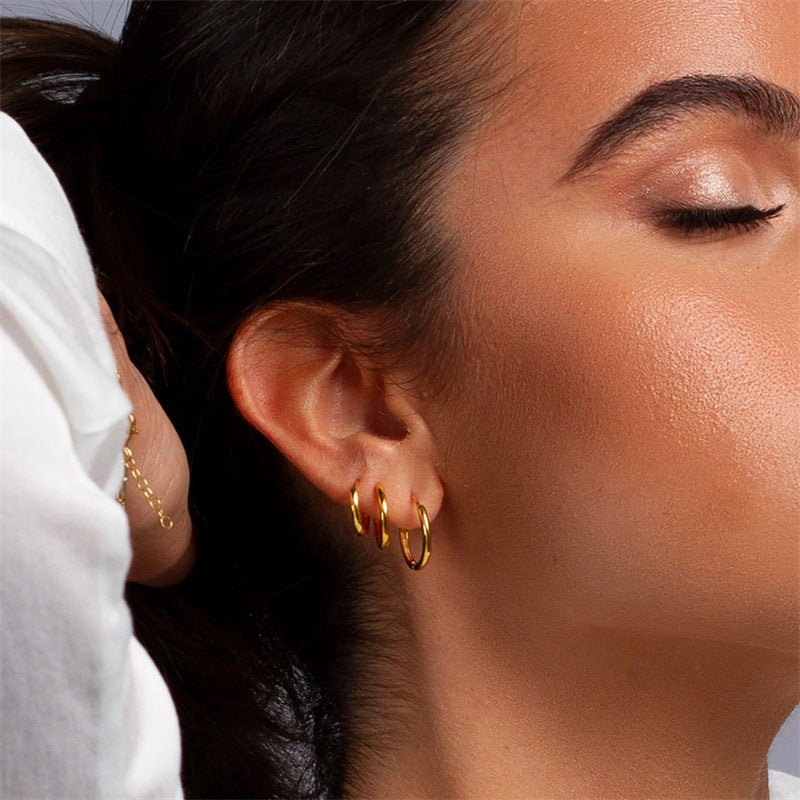 Bea - Classic Round Hoop Earrings — perfect for those who value comfort and design. Bea - Classic Round Hoop Earrings — perfect for those who value comfort and design.