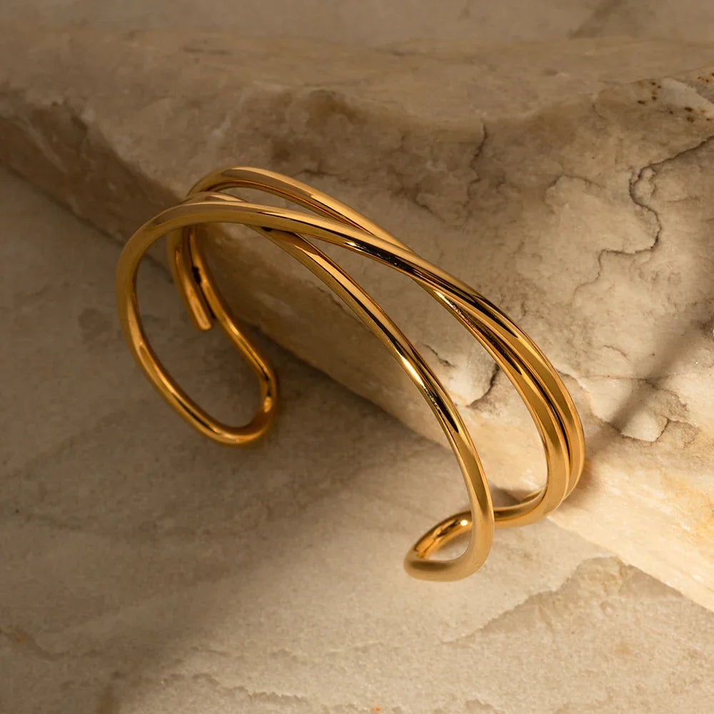 Molly - Twisted Gold Bracelet — perfect for those who value comfort and design. Molly - Twisted Gold Bracelet — perfect for those who value comfort and design.