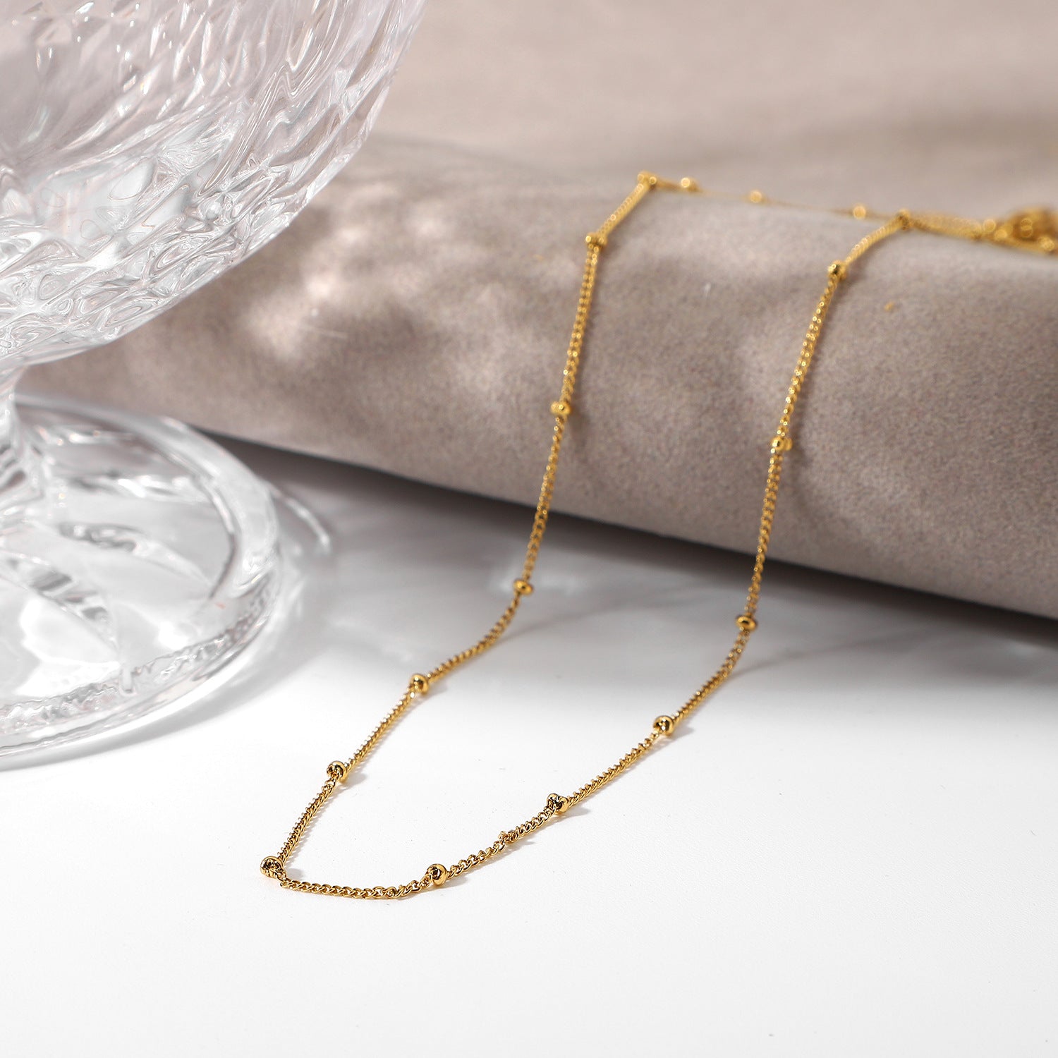 Ella - Gold Bead Chain Necklace — perfect for those who value comfort and design. Ella - Gold Bead Chain Necklace — perfect for those who value comfort and design.