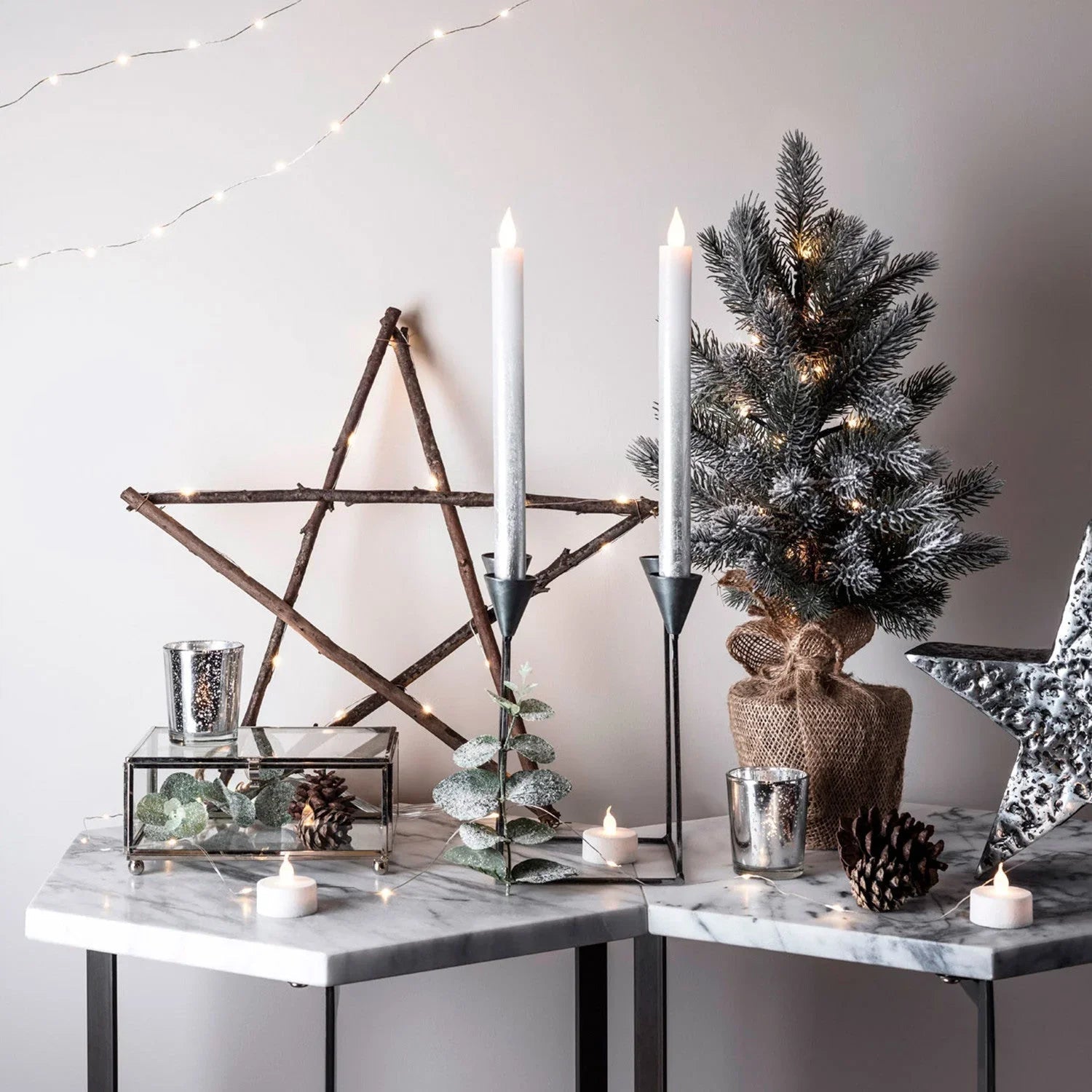Vorbeleuchteter Mini-Weihnachtsbaum - LED-Lichter - Frostige Äste