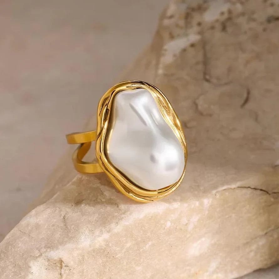 Cecilia - Gold Pearl Ring — perfect for those who value comfort and design. Cecilia - Gold Pearl Ring — perfect for those who value comfort and design.