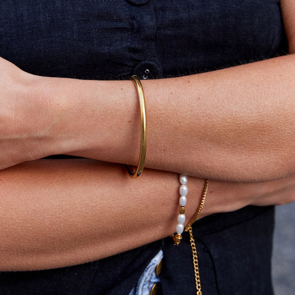 Aisha - Slim Gold Bangle — crafted for everyday quality. Aisha - Slim Gold Bangle — crafted for everyday quality.
