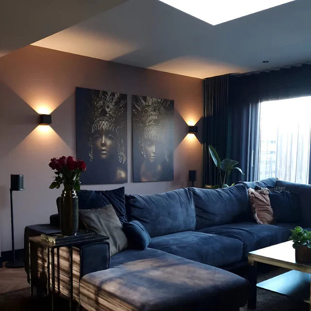 Kabellose Wandlampe für Innen und Außen | LED-Wandlampe mit Batterie und Sensor in Schwarz und Weiß