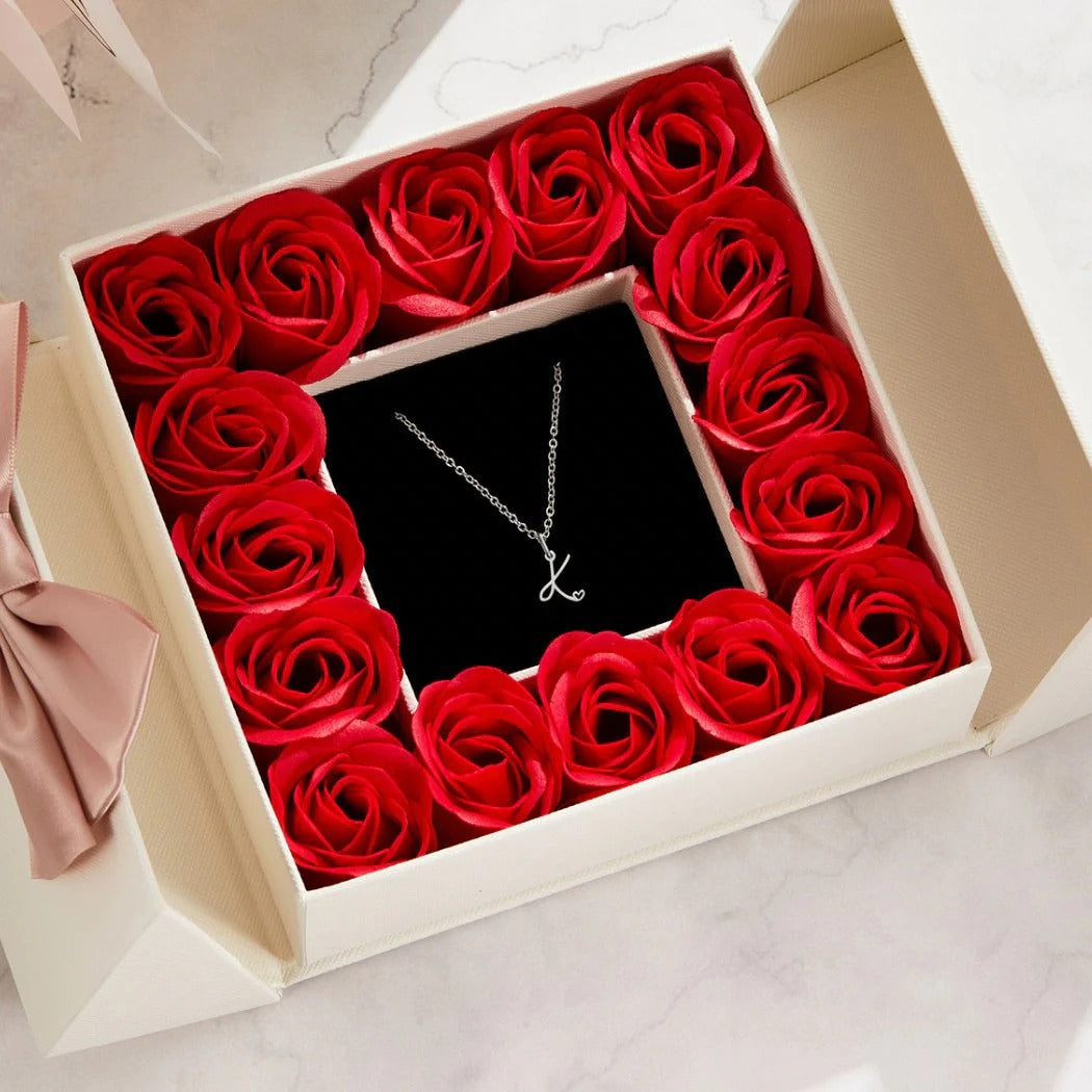 Collier Skyla - Cœur Lettre — confectionné avec soin et souci du détail.