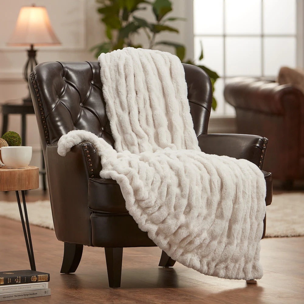 Cozy Faux Fur Throw Blanket for Home Decor and Warmth