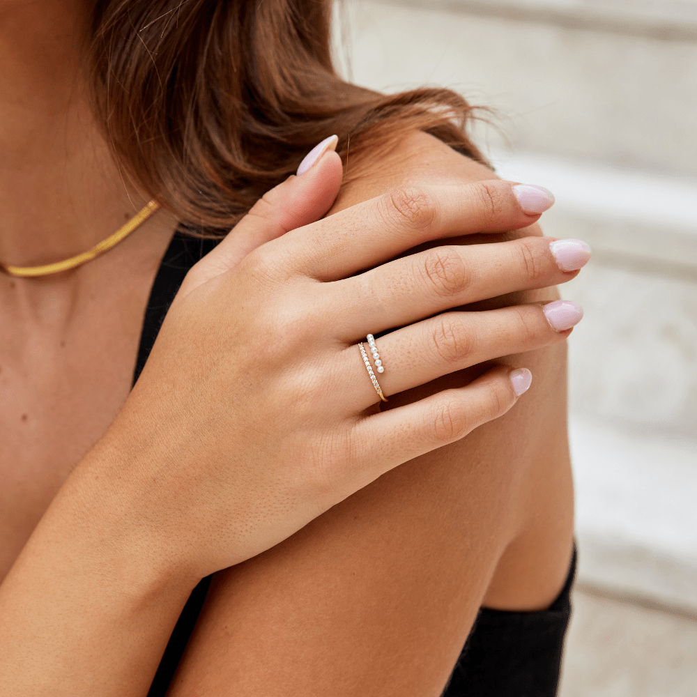 Teresa - Pearl & Crystal Ring — perfect for those who value comfort and design. Teresa - Pearl & Crystal Ring — perfect for those who value comfort and design.