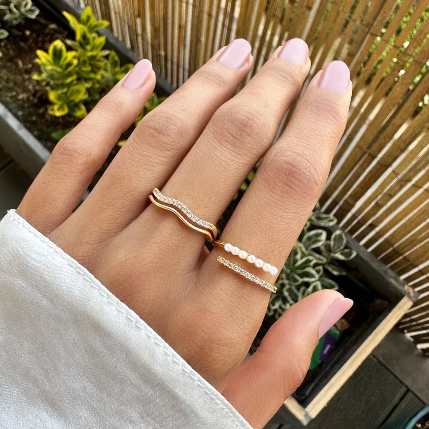 Teresa - Pearl & Crystal Ring — perfect for those who value comfort and design. Teresa - Pearl & Crystal Ring — perfect for those who value comfort and design.