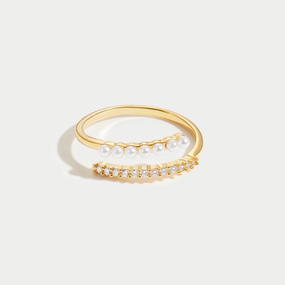 Teresa - Pearl & Crystal Ring — perfect for those who value comfort and design. Teresa - Pearl & Crystal Ring — perfect for those who value comfort and design.
