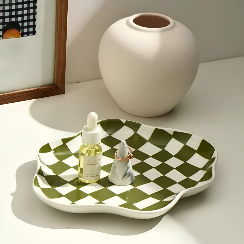Vintage Checkered Ceramic Dinner Plate - Stylish Tableware for Home