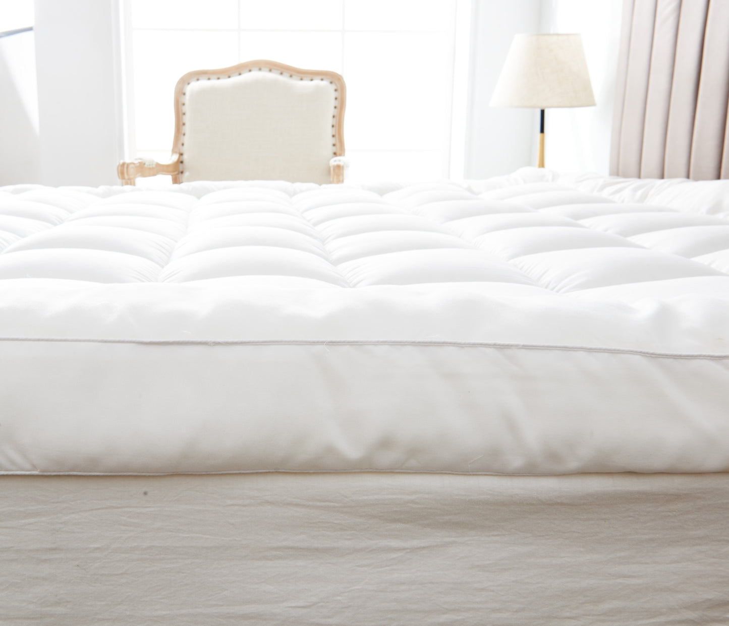 10 cm dicker Matratzentopper aus Memory-Schaum für zusätzlichen Komfort und Unterstützung