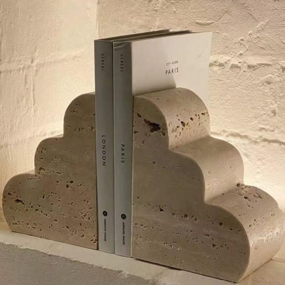 Serre-livres élégants en travertin Elysian pour la décoration intérieure et le bureau