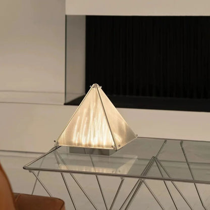 Lampe de table pyramidale de style scandinave - Éclairage nordique moderne pour la décoration intérieure et la chambre