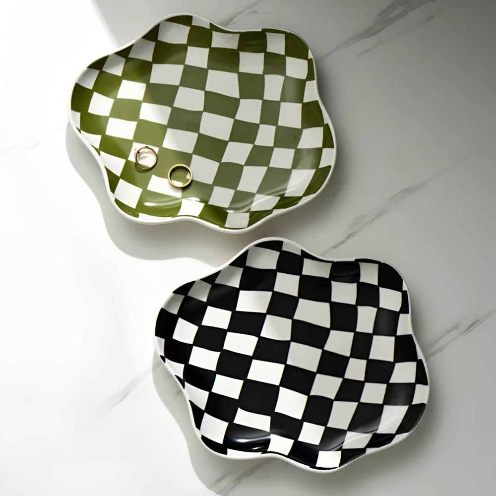 Vintage Checkered Ceramic Dinner Plate - Stylish Tableware for Home