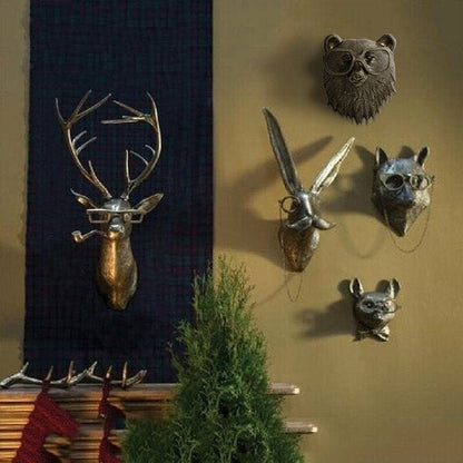 Décoration murale rustique représentant une tête de cerf avec des bois texturés pour la maison