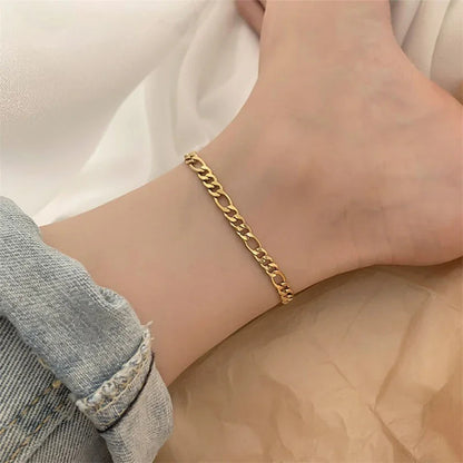 Nell - Bracelet de cheville à boucle dorée — confectionné avec soin et souci du détail.