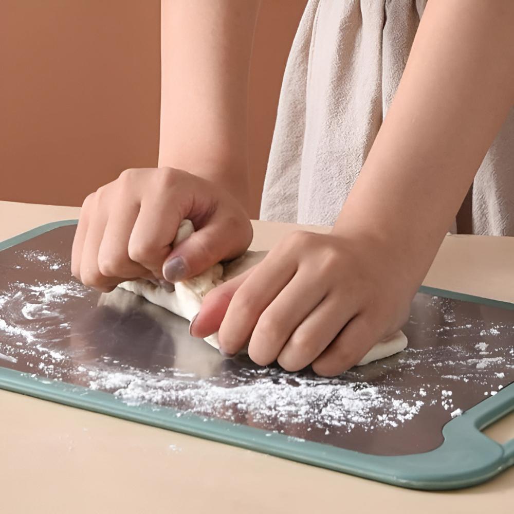 Stylische doppelseitige Schneideplatte aus Edelstahl