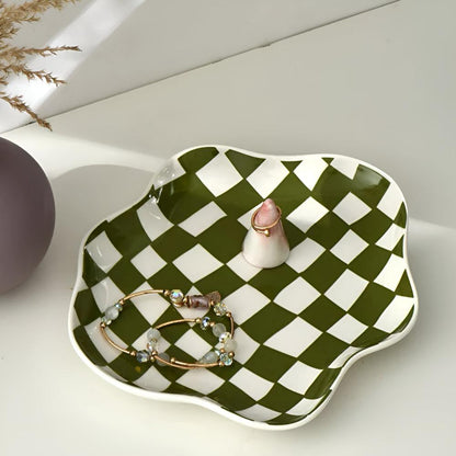 Vintage Checkered Ceramic Dinner Plate - Stylish Tableware for Home