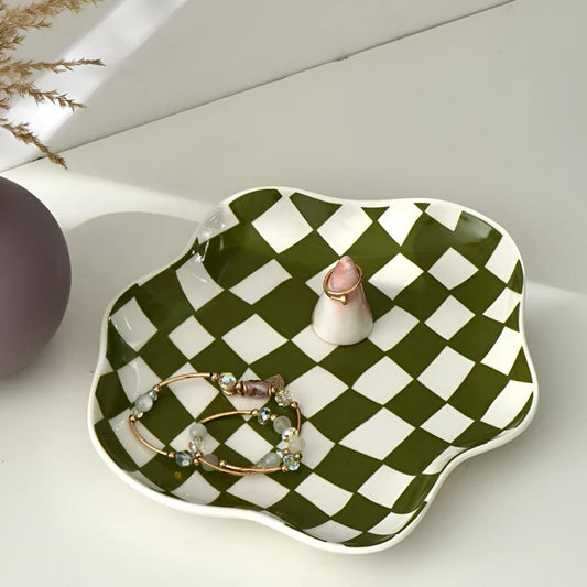 Vintage Checkered Ceramic Dinner Plate - Stylish Tableware for Home