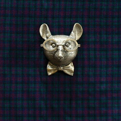 Décoration murale rustique représentant une tête de cerf avec des bois texturés pour la maison