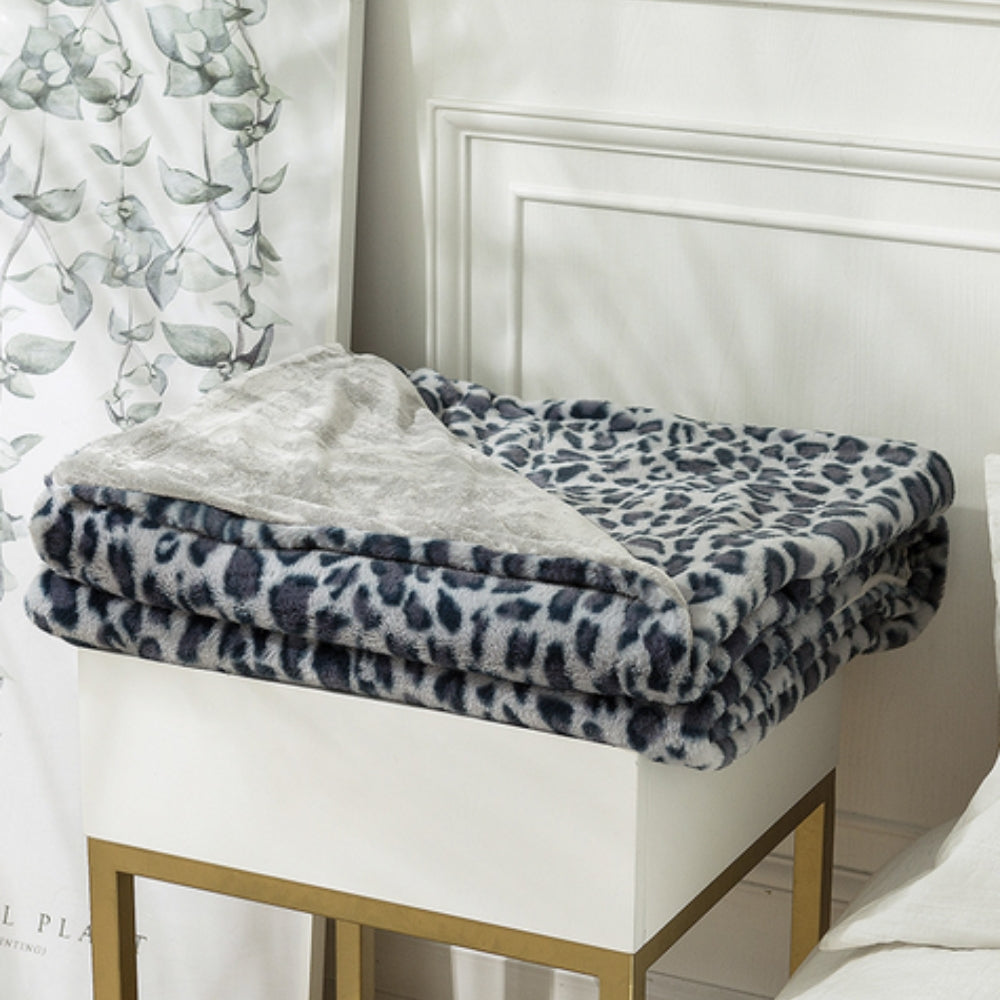 Cozy Leopard Print Throw Blanket for Home Decor and Warmth