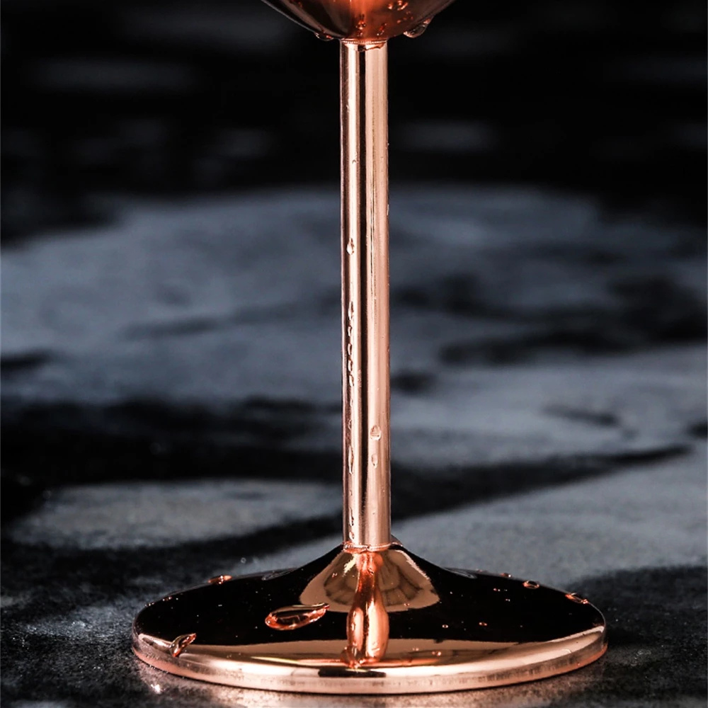 Glänzendes Edelstahl-Weinglas