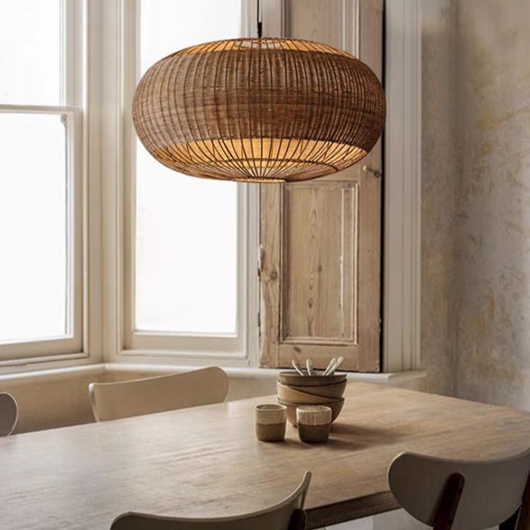 Plafonnier artisanal en rotin, forme de panier rond plat