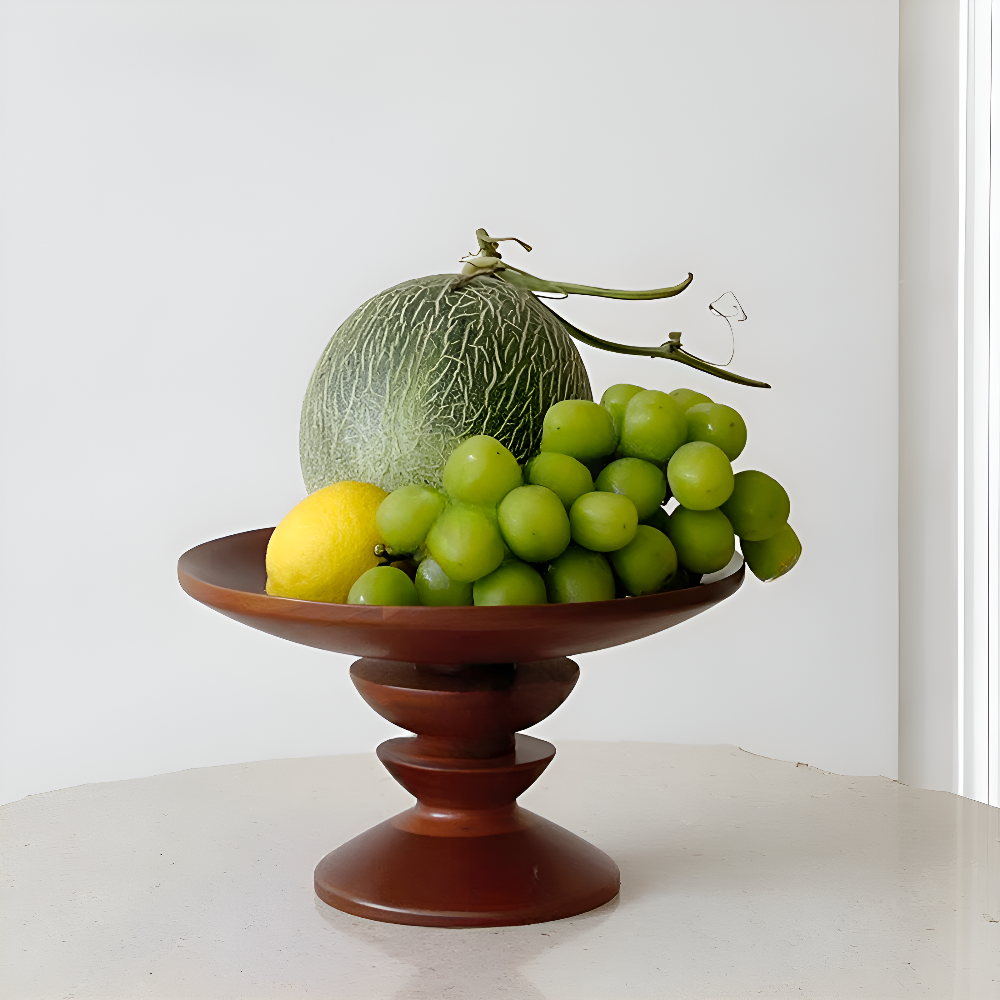 Plateau rustique en bois sur pied pour la décoration et le service à la maison