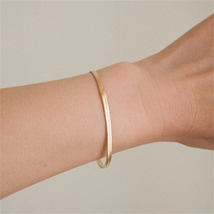 Bracelet Mara - Motif chevrons audacieux — conçu pour inspirer votre style de vie.