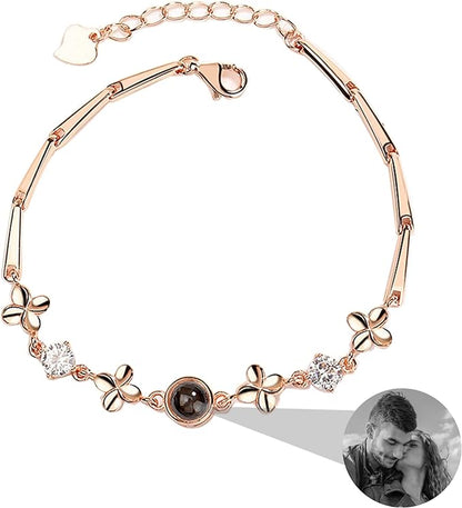 Bracelet à projection de trèfle magique — fabriqué avec soin et souci du détail.