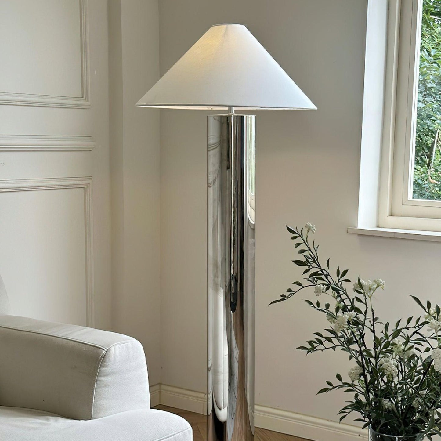 Lampadaire moderne en acier inoxydable - Éclairage LED élégant pour salon et chambre