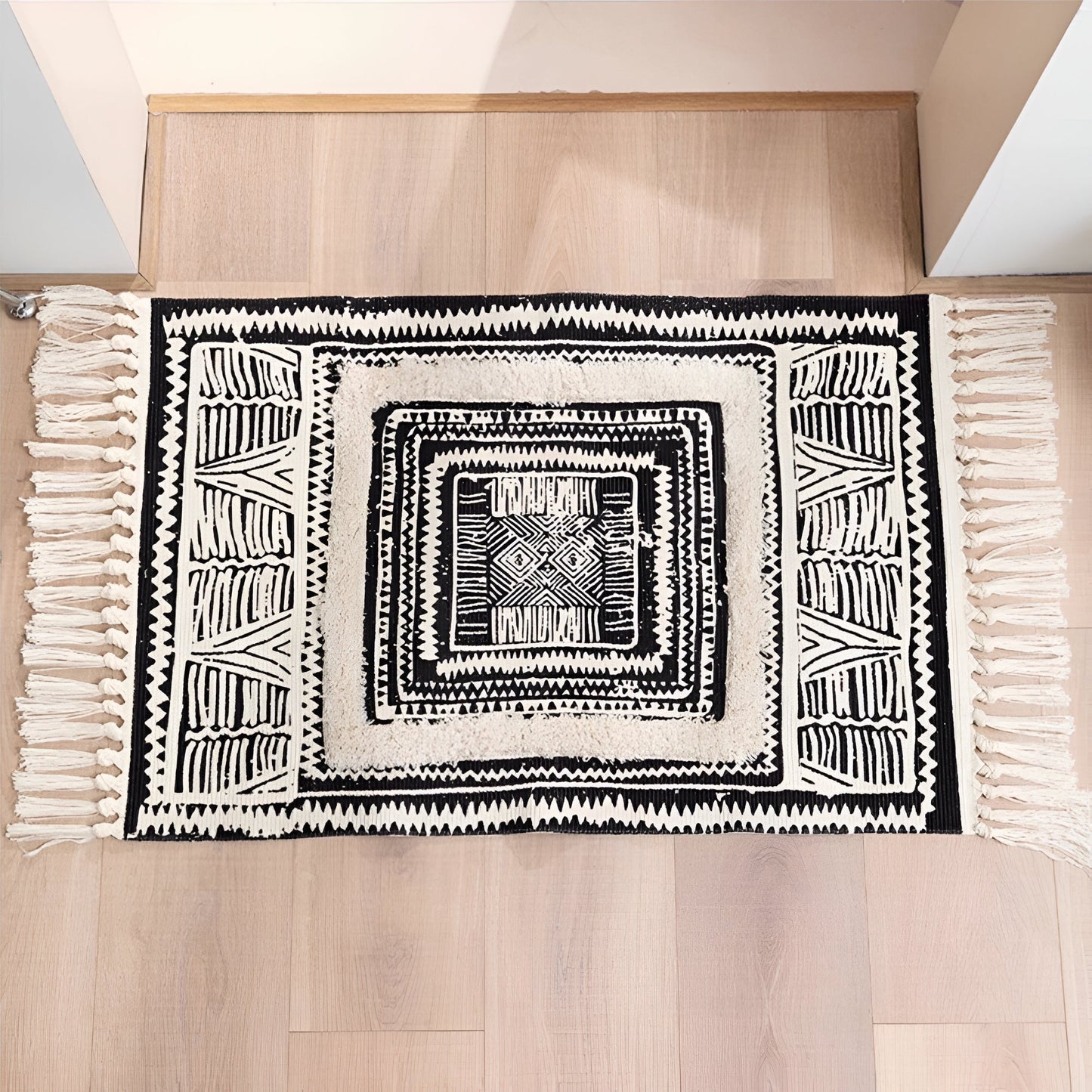 Tapis géométrique à pompons noirs et blancs - Tapis de sol moderne