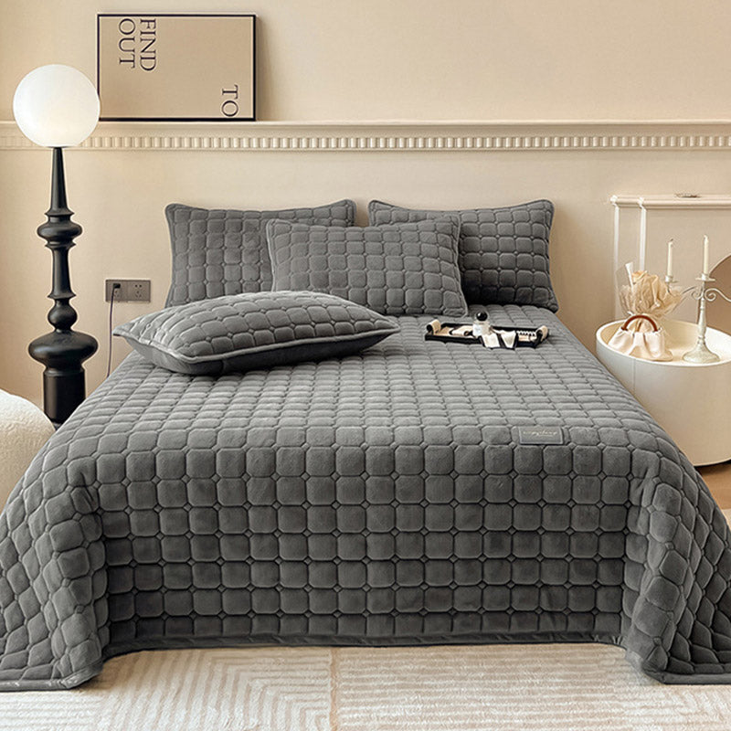 ComfiSquare - Weiche Tagesdecke im modernen Stil mit quadratischer Textur