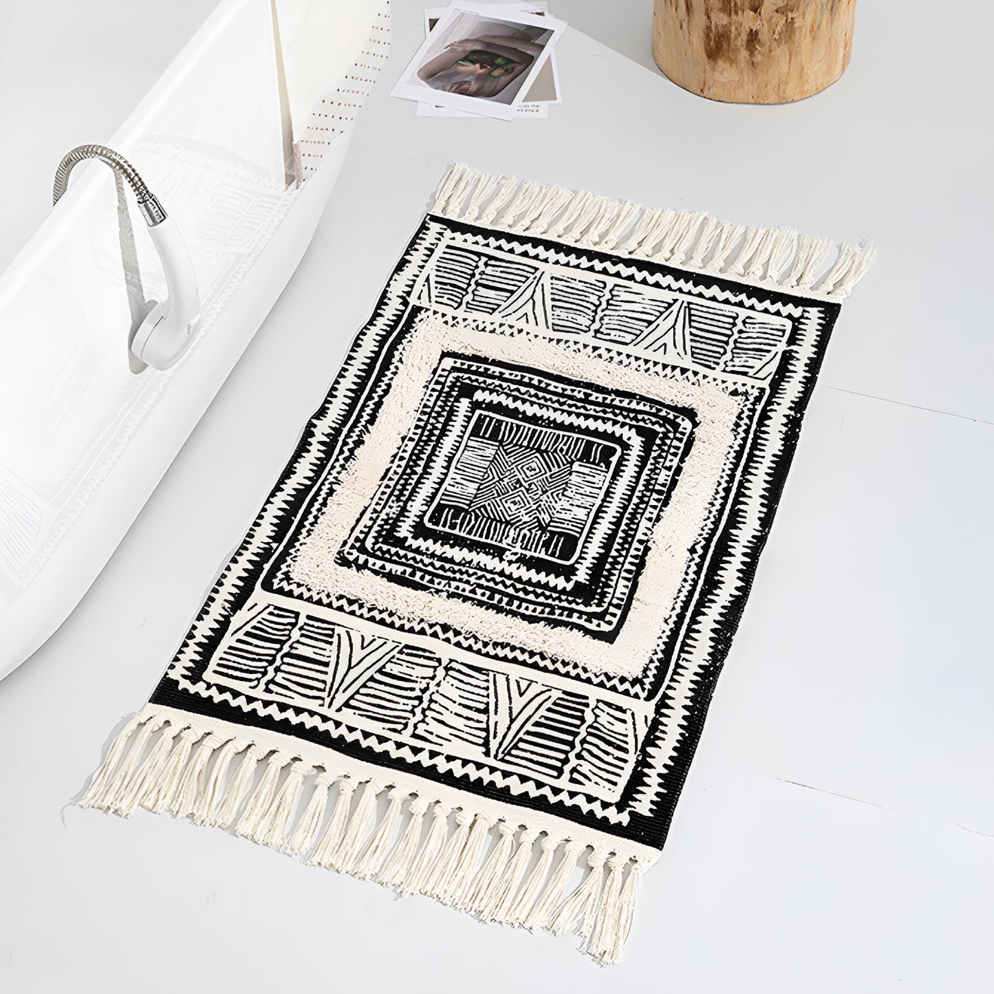 Tapis géométrique à pompons noirs et blancs - Tapis de sol moderne