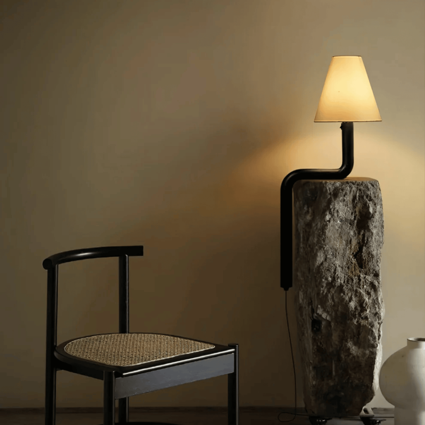 Lampe de table rustique en bois - Luminaire artisanal pour salon et chambre