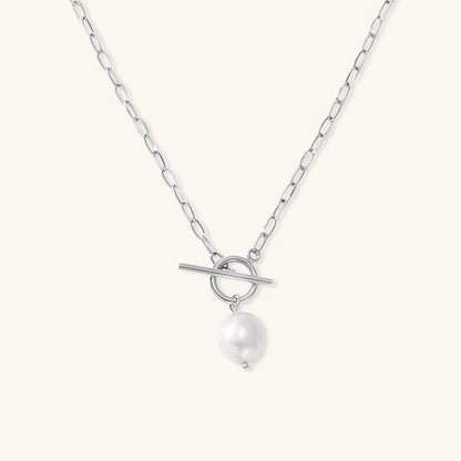 Collier de perles d'eau douce Gigi — confectionné avec soin et souci du détail.