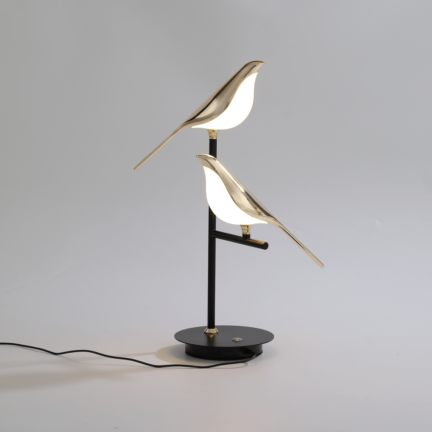 Lampe de table LED élégante en forme d'oiseau doré pour la décoration et l'éclairage de la maison