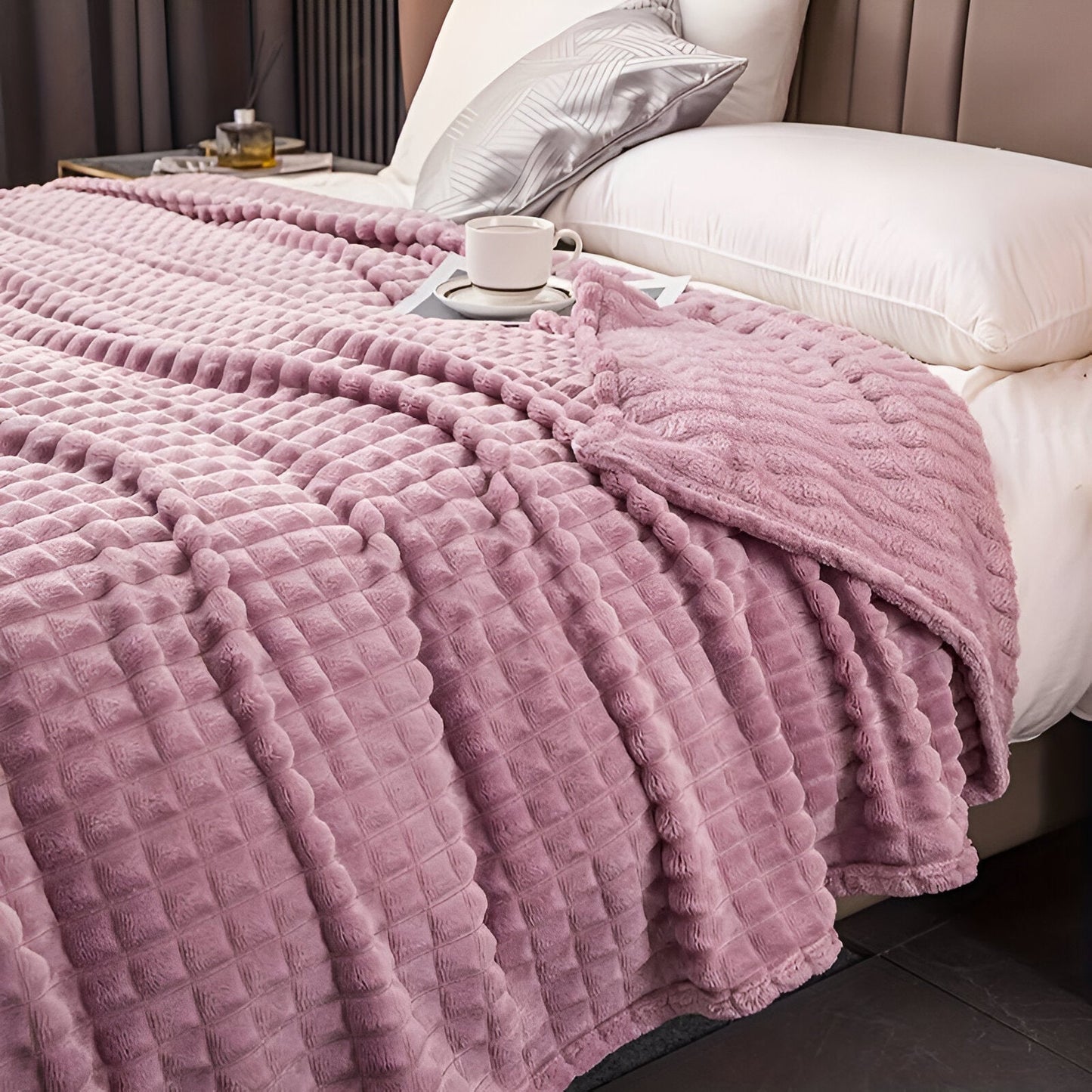 Ultra-Soft Plaid Weighted Blanket for Ultimate Comfort and Warmth